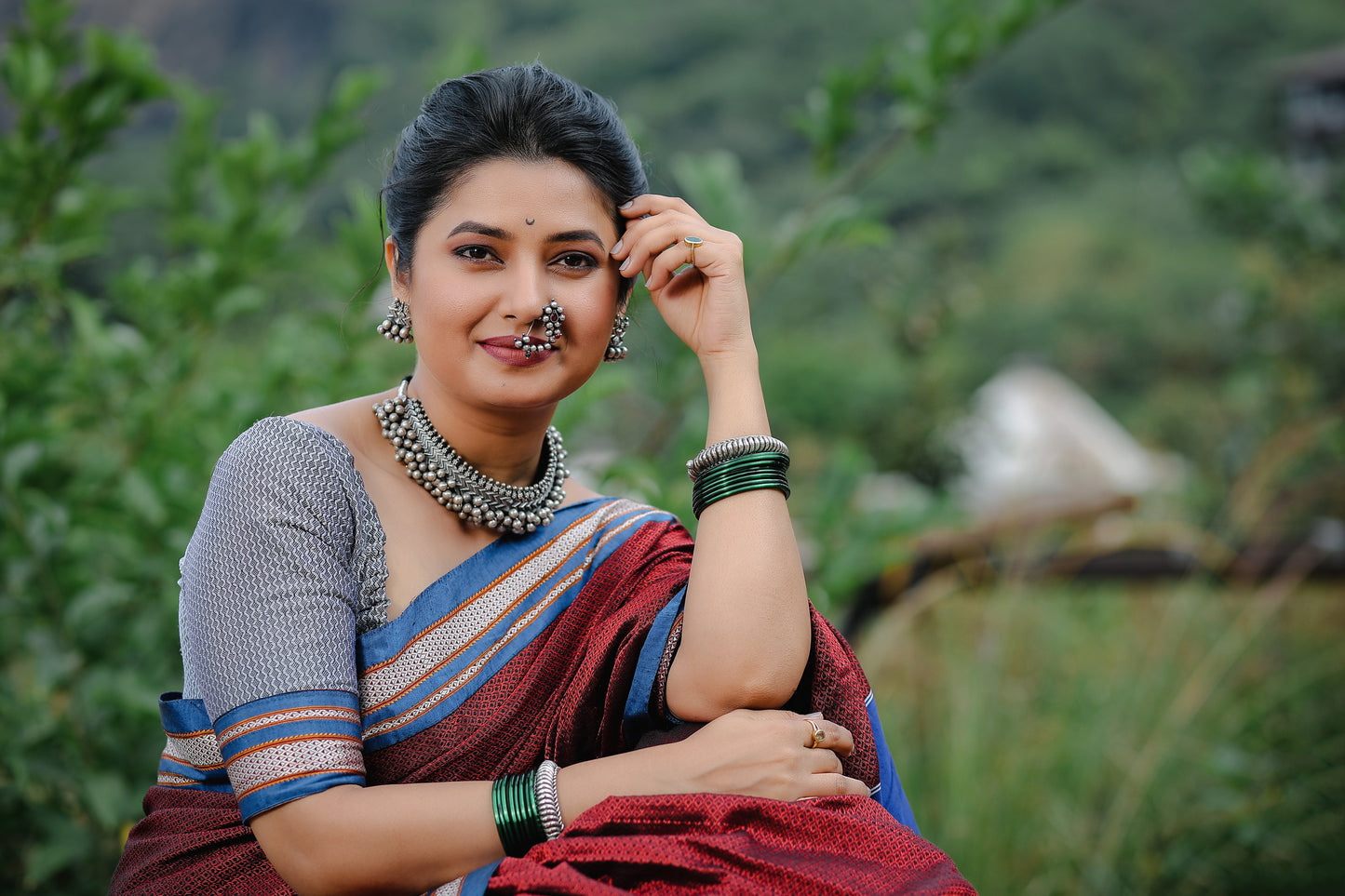 वज्रटीक मोकळ्या घसाची+ कानातले Vajrateek Mokalya Ghasachi+ Earrings