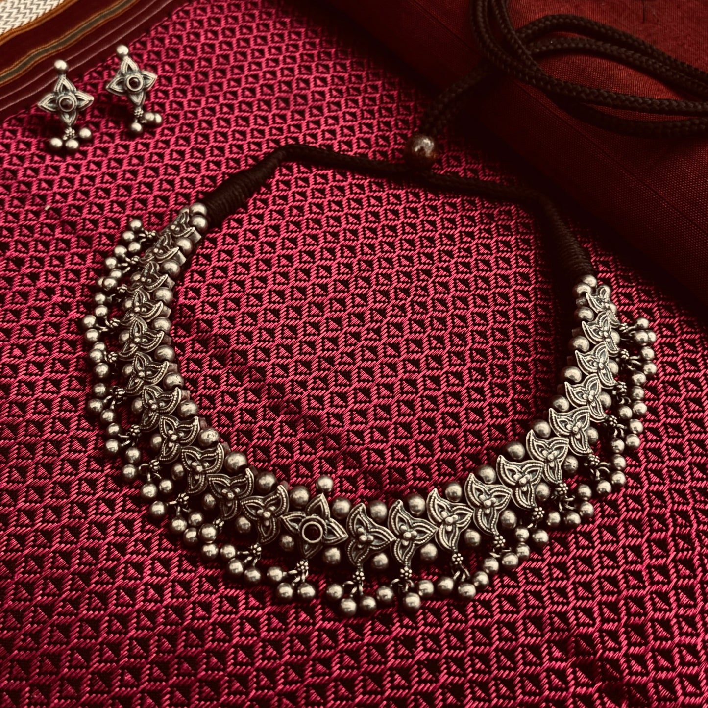 बेलपान टिक | Belpantik with Earrings