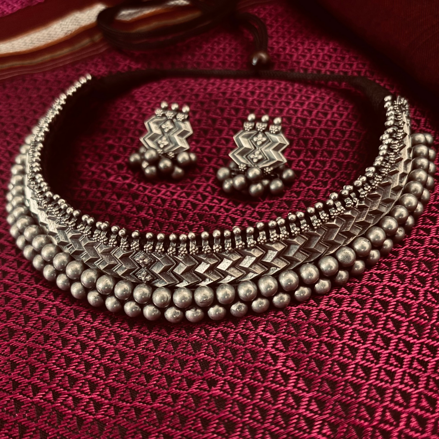 वज्रटीक ठुशी बंद घसाची | Vajrateek Thushi + Earrings