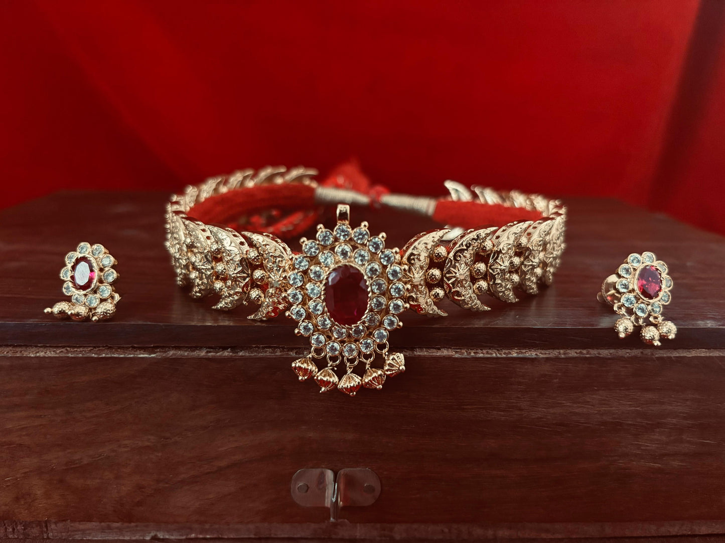स्वर्ण चंद्र ठुशी | Swarna Chandra Thushi