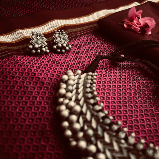 वज्रटीक मोकळ्या घसाची+ कानातले Vajrateek Mokalya Ghasachi+ Earrings