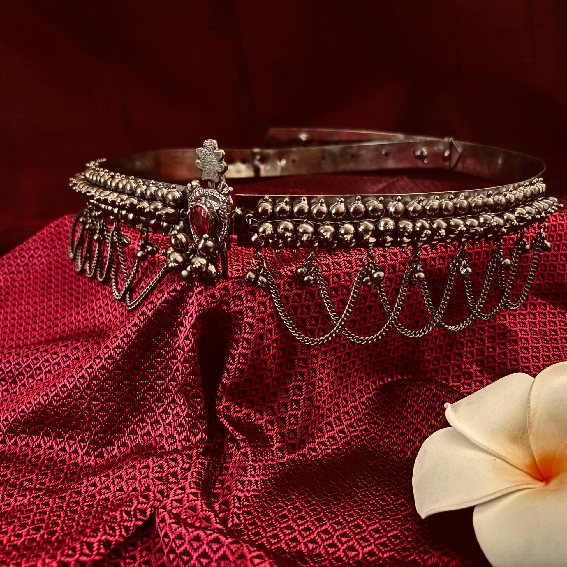 Kamarpatta – PrajaktaRaj - Main Image