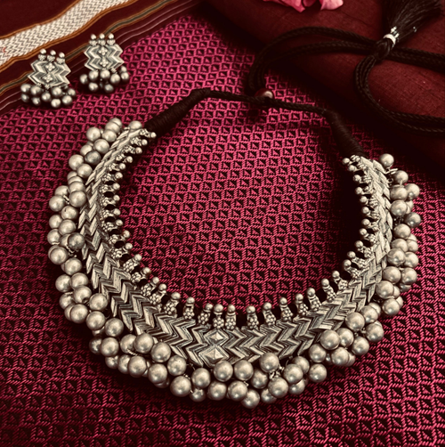 Vajrateek Open Neckline & Earrings | Maharashtrian Silver Jewellery | Mhalsa |. वज्रटीक मोकळ्या घसाची+ कानातले