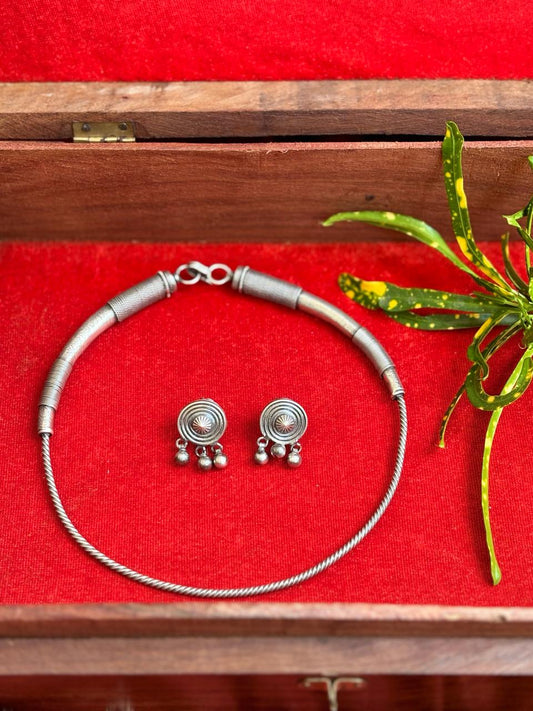 सरी + कानातले | Sari + Earrings