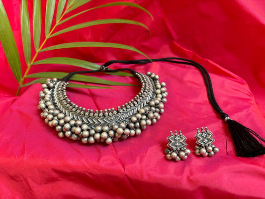 वज्रटीक मोकळ्या घसाची+ कानातले Vajrateek Mokalya Ghasachi+ Earrings