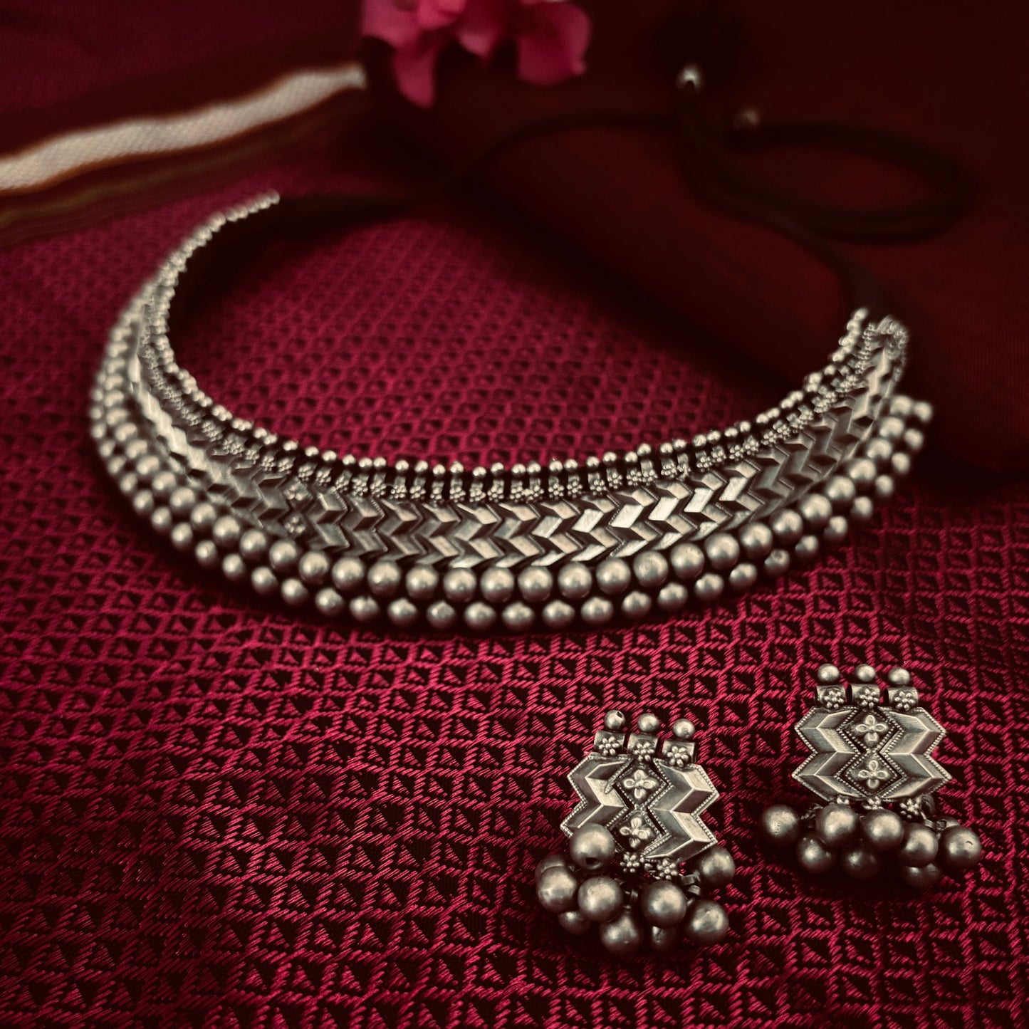 वज्रटीक ठुशी बंद घसाची | Vajrateek Thushi + Earrings