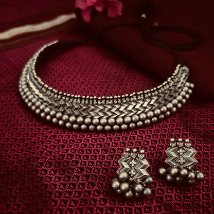 वज्रटीक ठुशी बंद घसाची | Vajrateek Thushi + Earrings