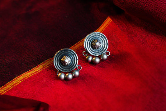 चितांग कानातले | Chitaang Earrings